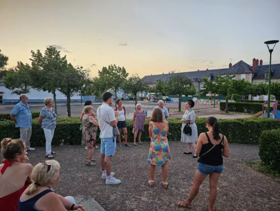 visite semi-nocturne 2025 devant l'école